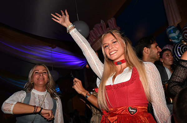 Fortsetzung 190. Oktoberfest - Cathy Hummels Wiesn-Bummel