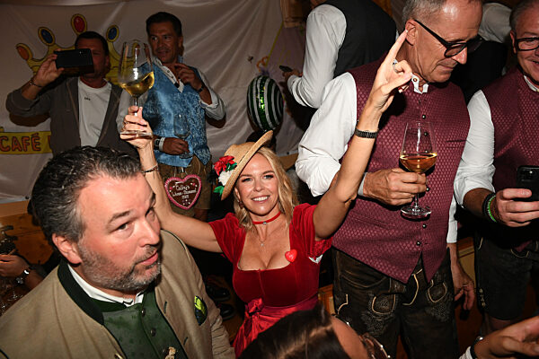 Fortsetzung 190. Oktoberfest - Cathy Hummels Wiesn-Bummel