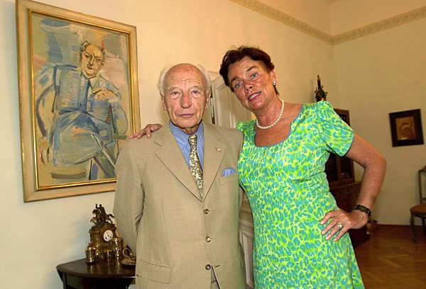 Walter Scheel und seine Frau Barbara in ihrer neuen Berliner Wohnung.