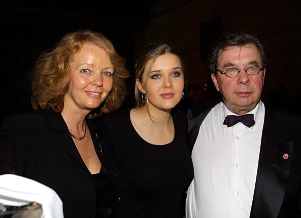 Ein Herz für Kinder 2001
Hellmuth Karasek mit Ehefrau Armgard und Tochter...