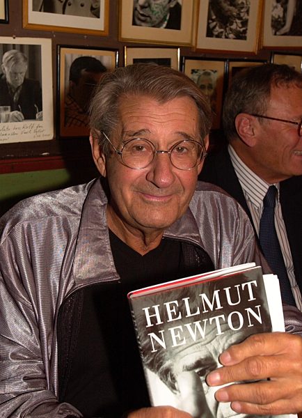 Helmut Newton bei der Vorstellung seiner Autobiographie im Berliner Lokal...