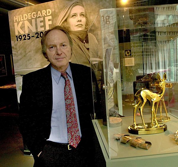 Paul von Schell bei der Eroeffnung der Ausstellung ueber seine verstorbene...