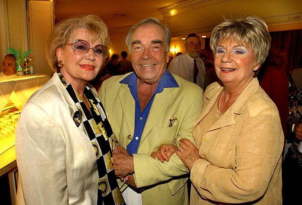 Darsteller Mit RENATE HOLM,  CLAUS BIEDERSTAEDTund INGEBORG KRABBE  bei der...