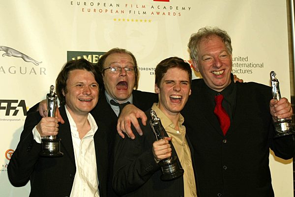 Das siegreiche Team von "Good bye, Lenin!" mit Daniel Brühl (2.v.r...