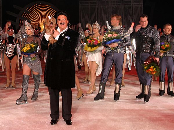 Kostüm-Designer Rudolph Moshammer bei der Premiere von "Holliday on Ice" im...