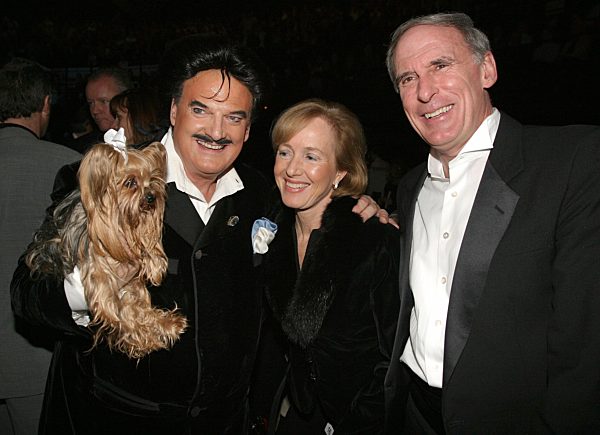 Kostüm-Designer Rudolph Moshammer mit dem amerikanischen Botsachafter Daniel...