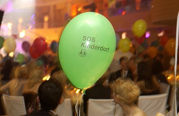 Uebersicht
bei  der Gala zum 50. Geburtstag des Vereins SOS Kinderdorf im...