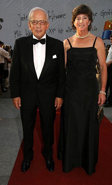 Hans Günter Winkler und Ehefrau Debby
Goldene Sportpyramide im Berliner...