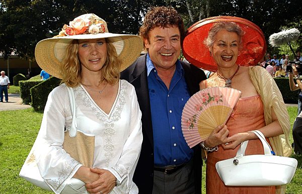 Ann-Kathrin Kramer, Toni Marshall und Ursula Cantieni [L-R] ...