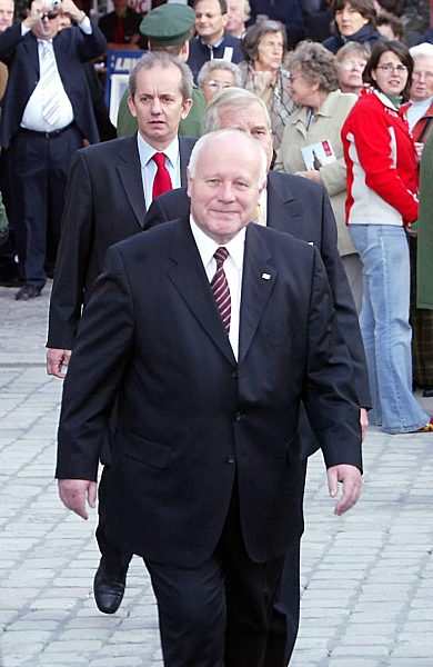 Ministerpraesident Georg Milbradt
Einweihung der Frauenkirche in Dresden