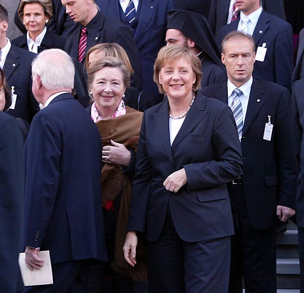 Angela Merkel (re.) Ingrid Biedenkopf
Empfang zur Einweihung der...