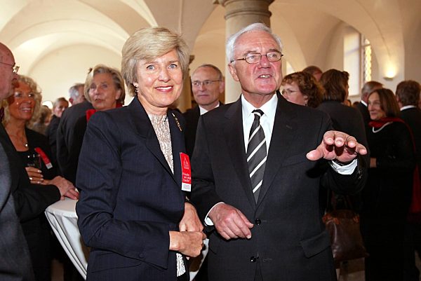 Friede Springer und Manfred Stolpe
Empfang zur Einweihung der Frauenkirche...
