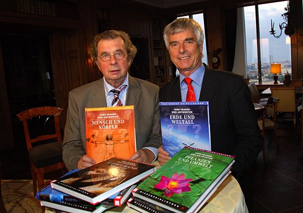 Die Herausgeber Profr. Hellmuth Karasek und Dr...