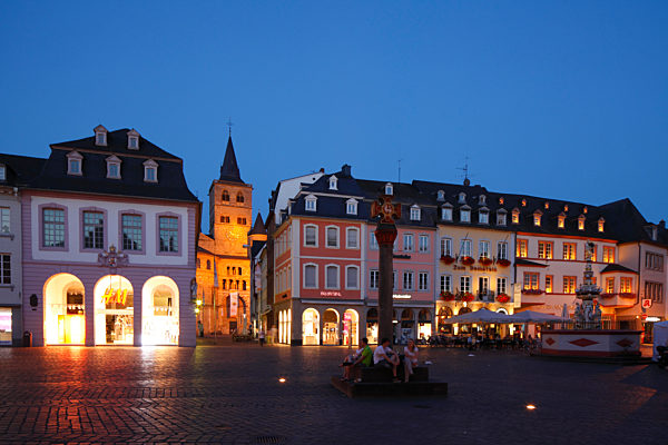 Main market with Cathedral St. Peter Trier...