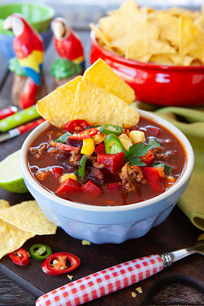 Herzhaftes Chili con Carne mit Tortilla Chips