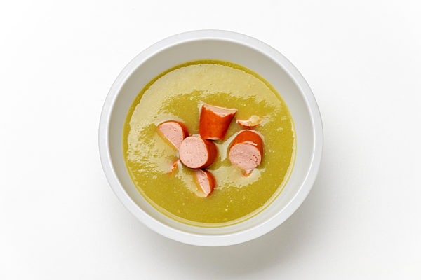 Deutsche Erbsensuppe mit Franken