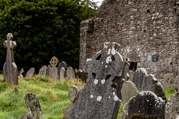 Klosterfriedhof von Glendalough, Irland. Berühmtes altes Kloster in den...