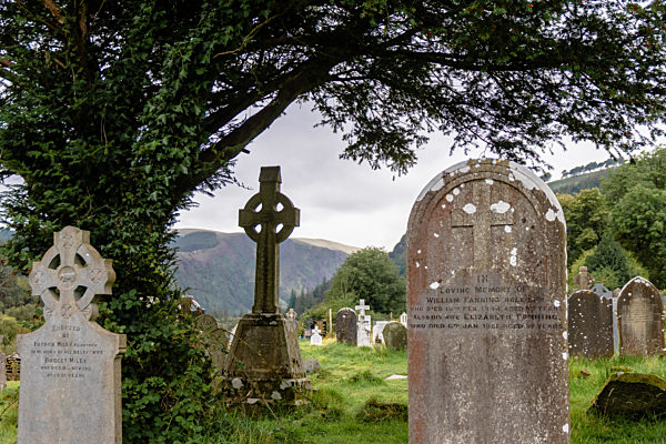 Klosterfriedhof von Glendalough, Irland. Berühmtes altes Kloster in den...