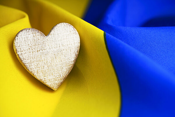 Herz auf der Fahne der Ukraine
