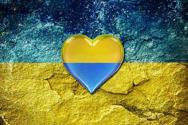 Fahne der Ukraine mit Herz