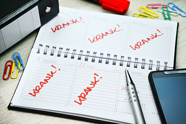 Kalender mit den Einträgen krank, Krankmeldung, Krankenzeit