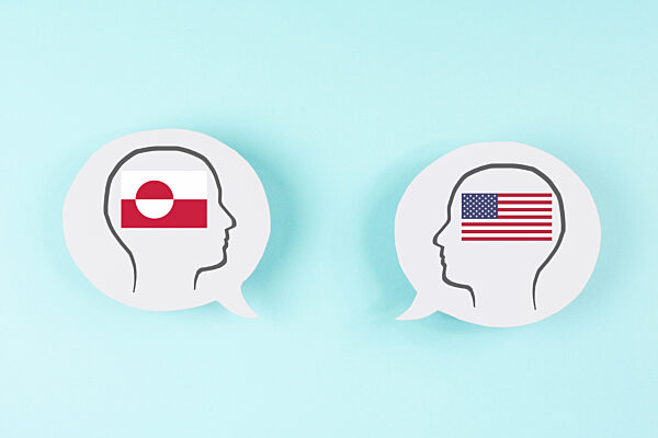 Bürger von Greenland, Trump US-Administration will semiautonomes dänisches Territorium erwerben, Wahl, amerikanische und grönländische Flagge