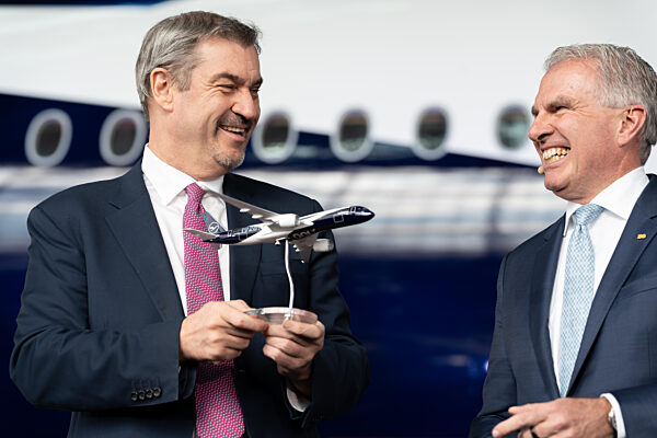 100 Years Anniversary Of The Lufthansa Group At Flughafen München. Carsten Spohr (Lufthansa, Executive Board, Chairman Of The Executive Board) Presents Dr. Markus Söder (Minister-President Bayern, CSU) With A Model Aircraft Of The Lufthansa AIRBUS A350-9