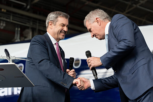 100-year Anniversary Of Lufthansa Group At Flughafen München. Carsten Spohr (Lufthansa, Board, Chairman Of The Board) Thanks Dr. Markus Söder (Minister-President Bayern, CSU)