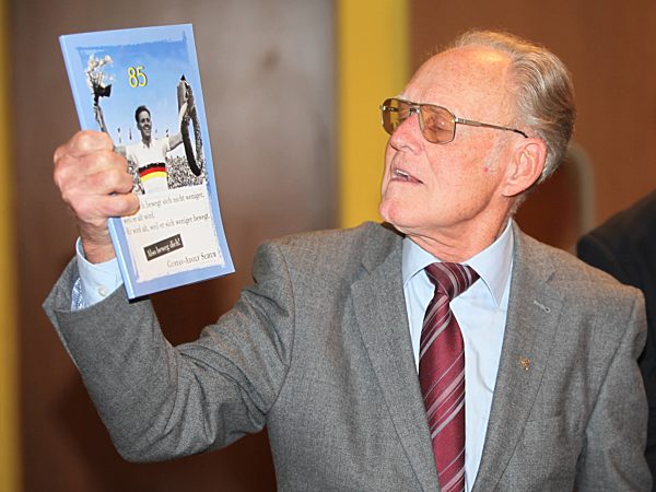 Radsportlegende Gustav-Adolf TÄVE Schur bei einer Festveranstaltung zu Ehren...