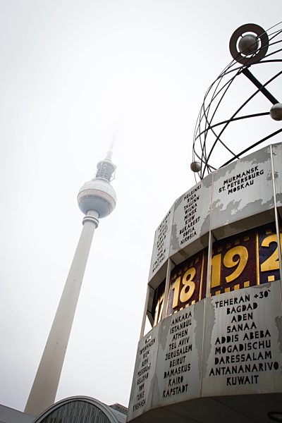Berlin Alexanderplatz, Weltzeituhr und Fernsehturm