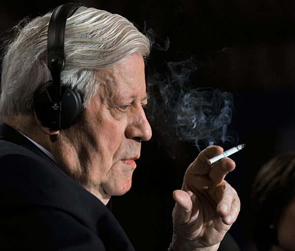 Altkanzler Schmidt für politische Verdienste geehrt