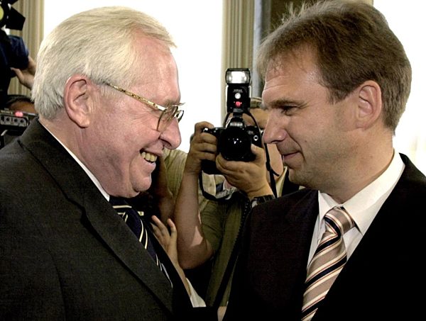 Ministerpräsident Vogel abgetreten - Althaus Nachfolger