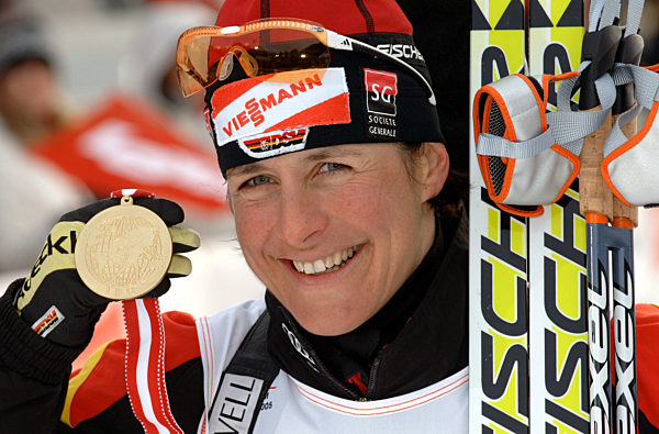 Die Biathletin Uschi Disl zeigt am Samstag (05.03...