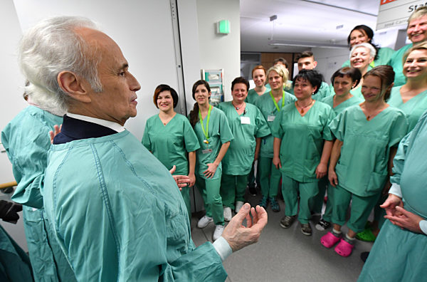 Opernsänger Carreras im Universitätsklinikum Jena