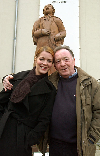 Esther Schweins präsentiert Theater-Magazin