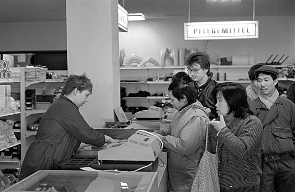 DDR - Vietnamesische Gastarbeiter 1990