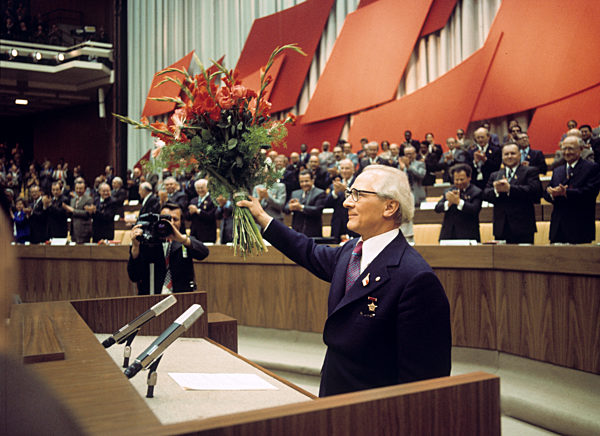 DDR - IX. Parteitag der SED 1976