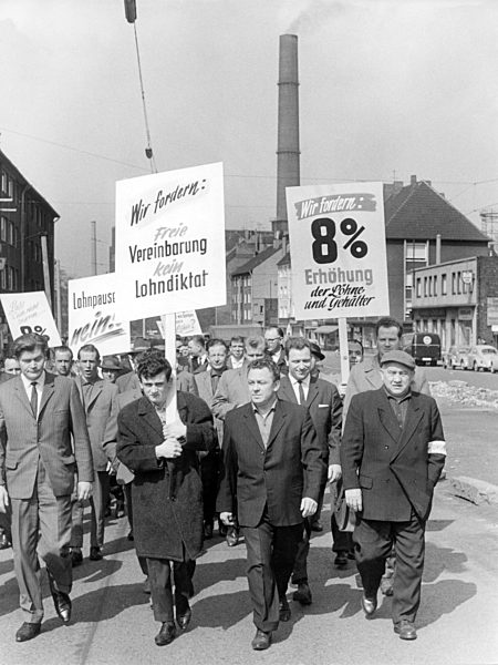 15,000 workers demonstrate in Dortmund