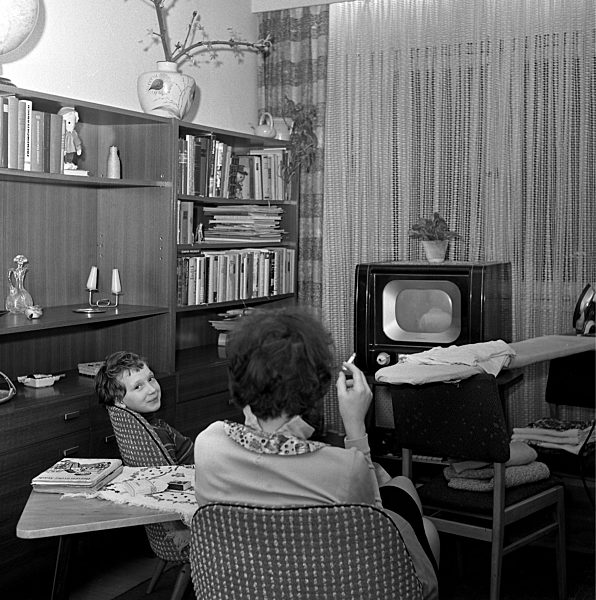 DDR - neuer Fernseher 1966