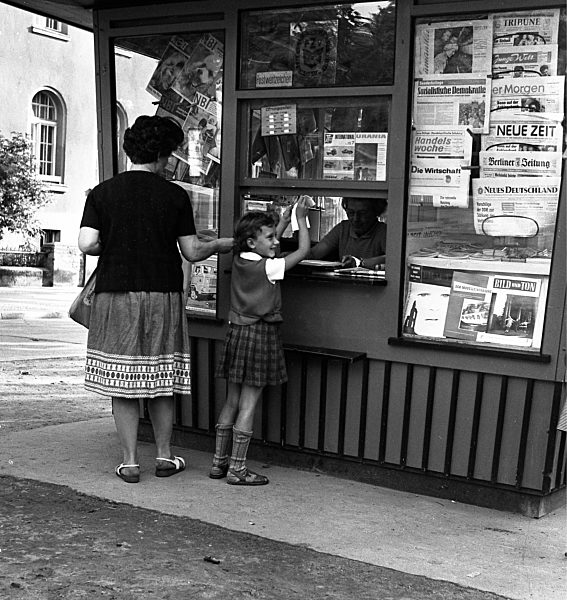 DDR - Zeitungskiosk in Berlin 1963