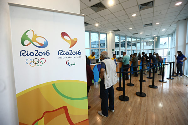 Movement popular in the ticketing area for the 2016 Olympic Games in post mounted on Shopping Leblon, south zone of Rio de Janeiro