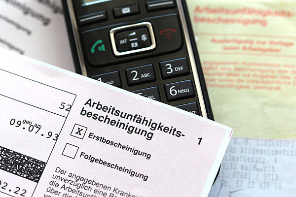 Themenbild - Telefonische Krankmeldung, Gesundheitswesen,  Arbeitsunfaehigkeit,