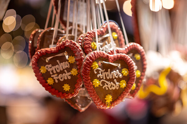 Themenbilder: Stuttgarter Weihnachtsmarkt in der Koenigstrasse und Marktplatz, 10.12.2022,
