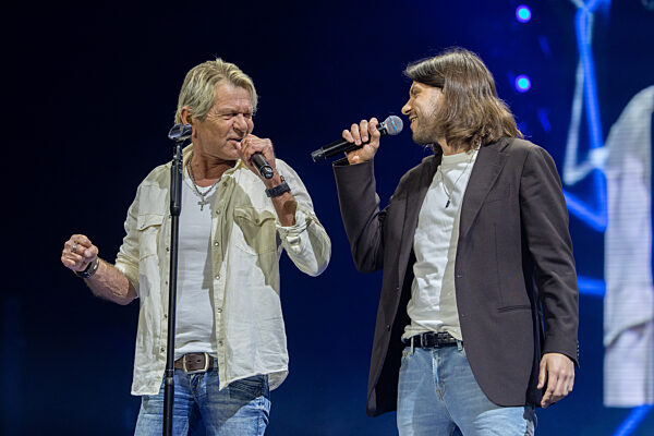 Matthias Reim und Sohn Julian Reim beim Auftritt im Rahmen der Veranstaltung Schlagernacht des Jahres - DAS ORIGINAL

am 16.03.2024 in Mannheim
Foto: Gerhard Wingender