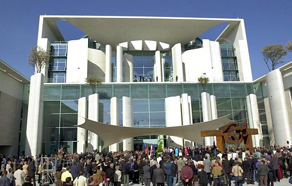 Neues Kanzleramt in Berlin eingeweiht