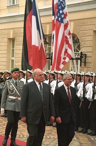 Alliiertenverabschiedung (Archivfoto und Text 1994)