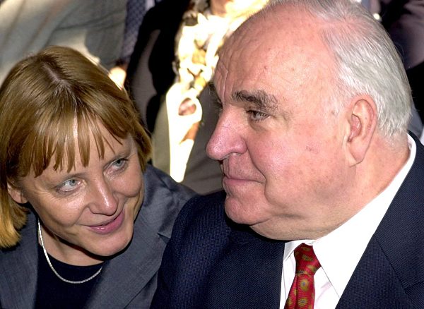 Kohl und Merkel bei Feier der Adenauer-Stiftung zur Wiedervereinigung