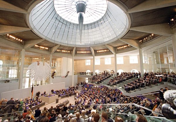 Reichstag eröffnet - Blick in den Plenarsaal