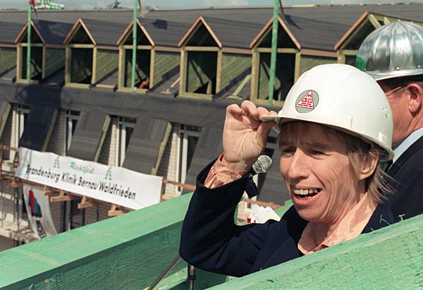 Richtfest Brandenburg Klinik (Archivfoto und Text 1991)