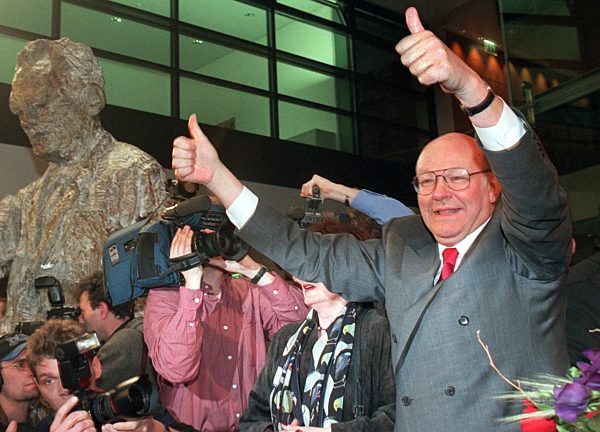 Walter Momper gewinnt Urwahl